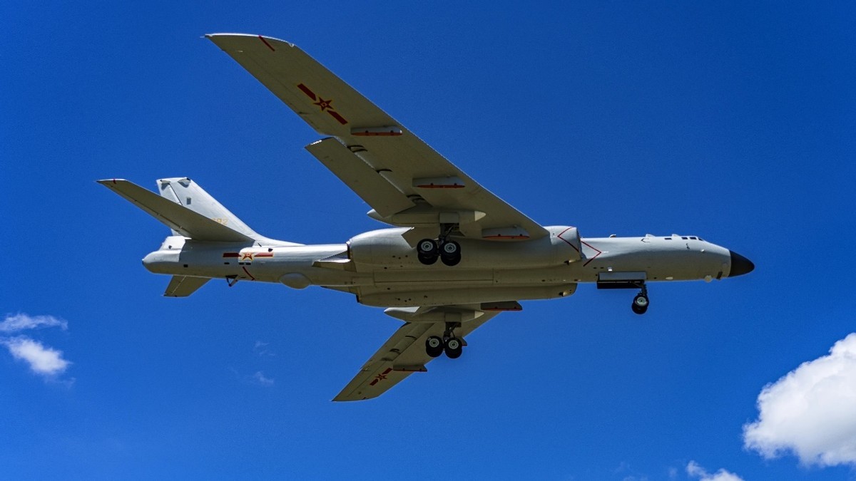中俄联合巡航,8个挂架的轰-6现身!老轰-6又出新型号了吗?