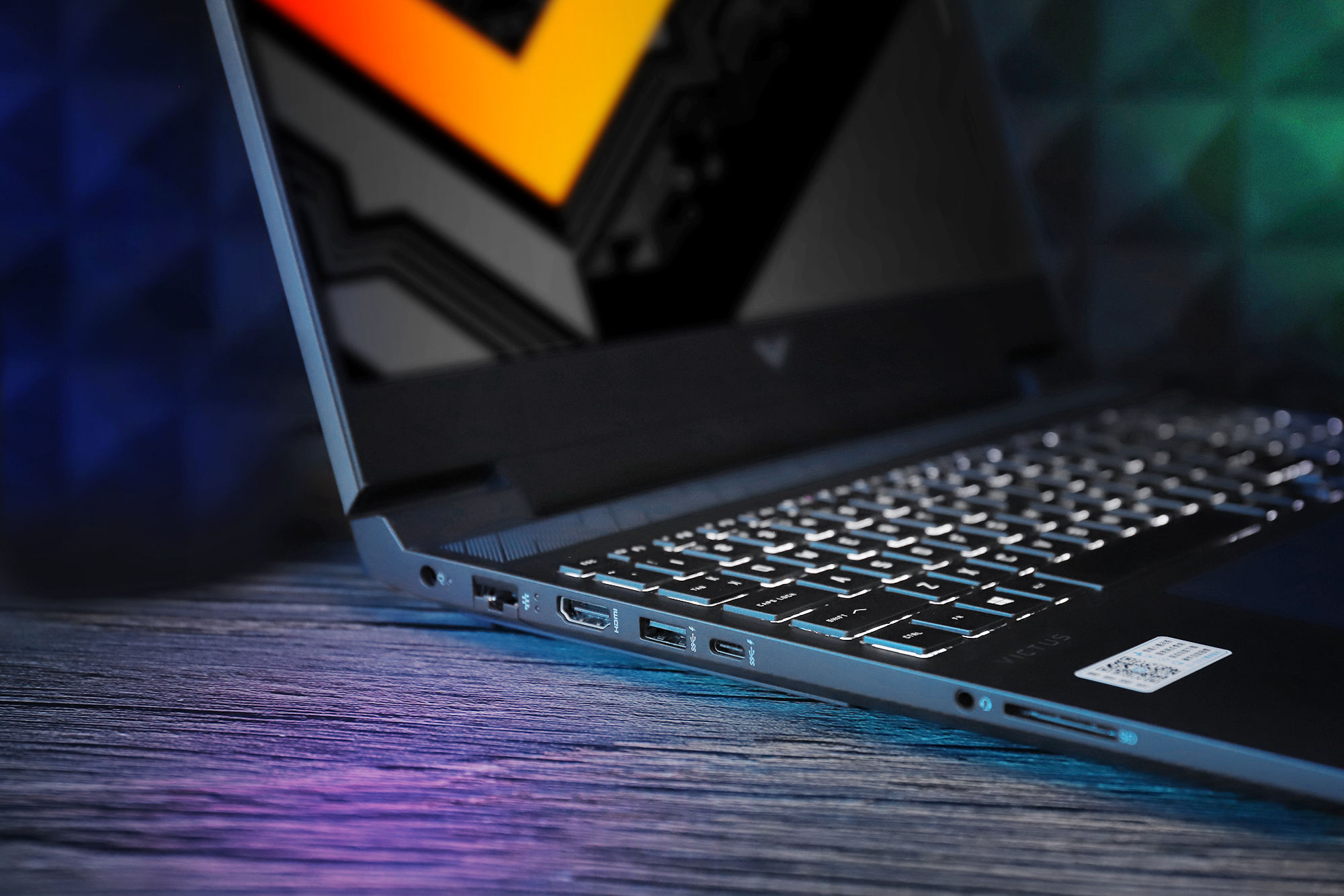 无界笔记本的高光时刻,惠普victus光影精灵7图赏