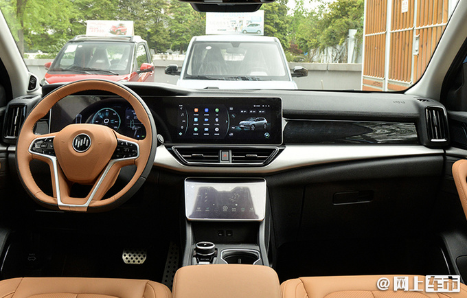 威马全新SUV上市搭多项黑科技配置 XX.XX万起售-图4