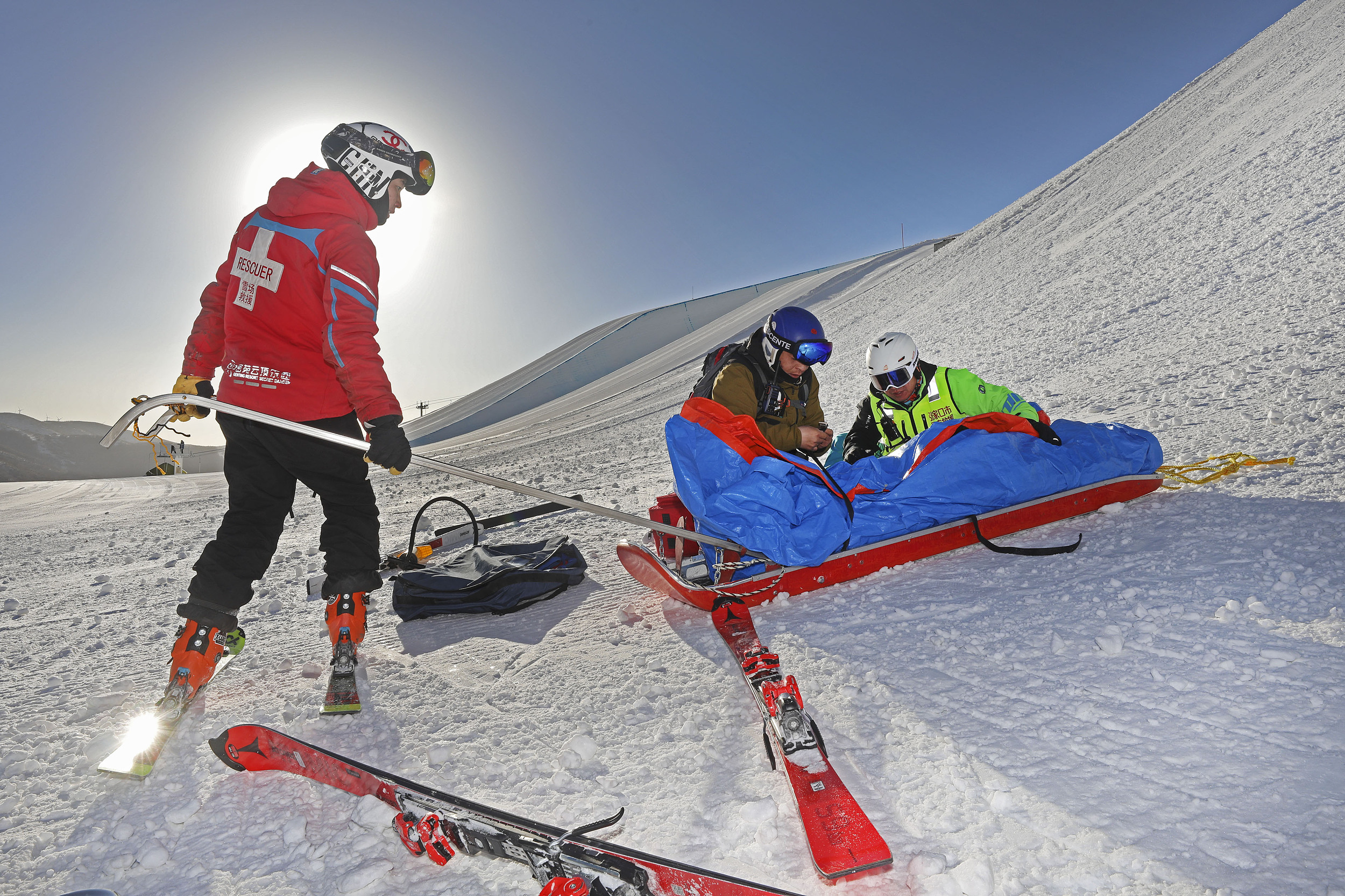 在冬奥筹备期投入的软硬件设施还是中国民众已经点燃的冬季运动热潮