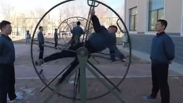 晕了！第一视角体验飞行学员抗眩晕训练