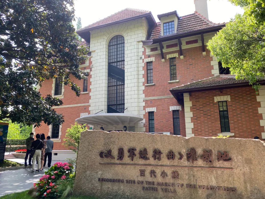 百代小楼"这栋徐家汇公园的"镇园之宝"你会发现一座红砖坡顶的"小红楼