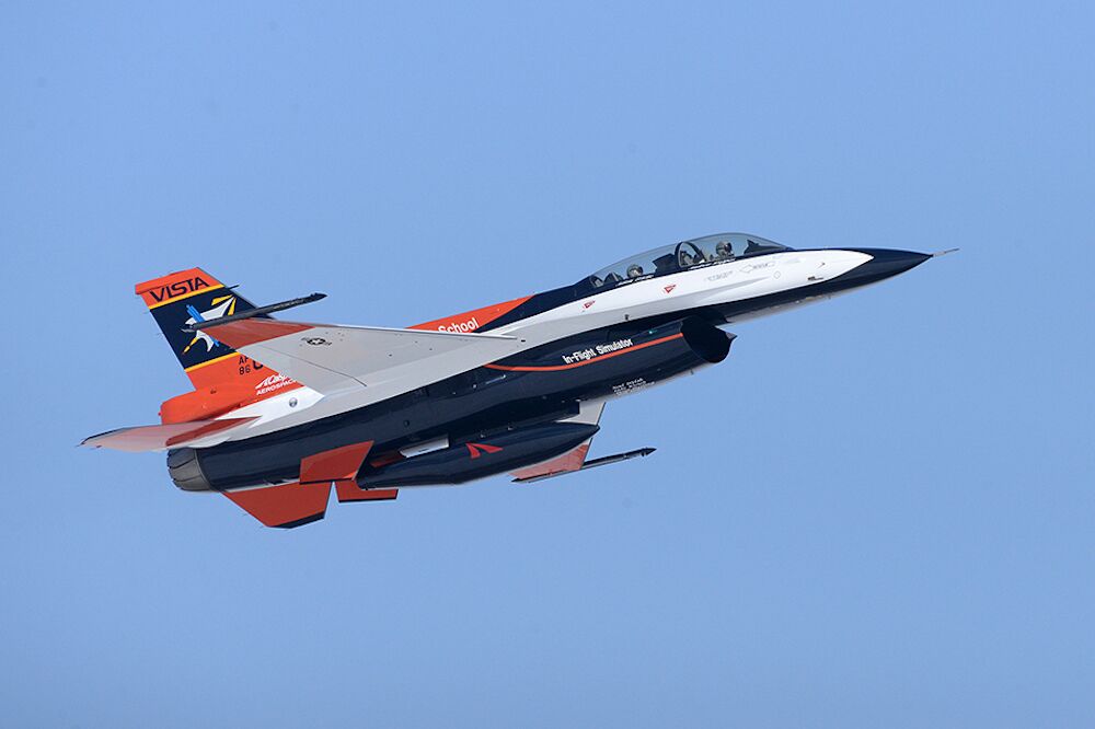 变身X-62A试验机之前的美国空军NF-16D 资料图