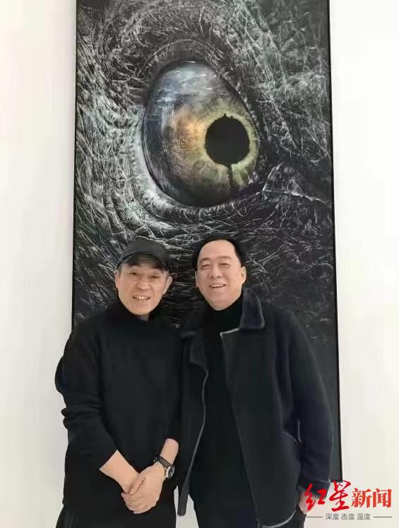 张艺谋与贺鹏（右） 图据网络