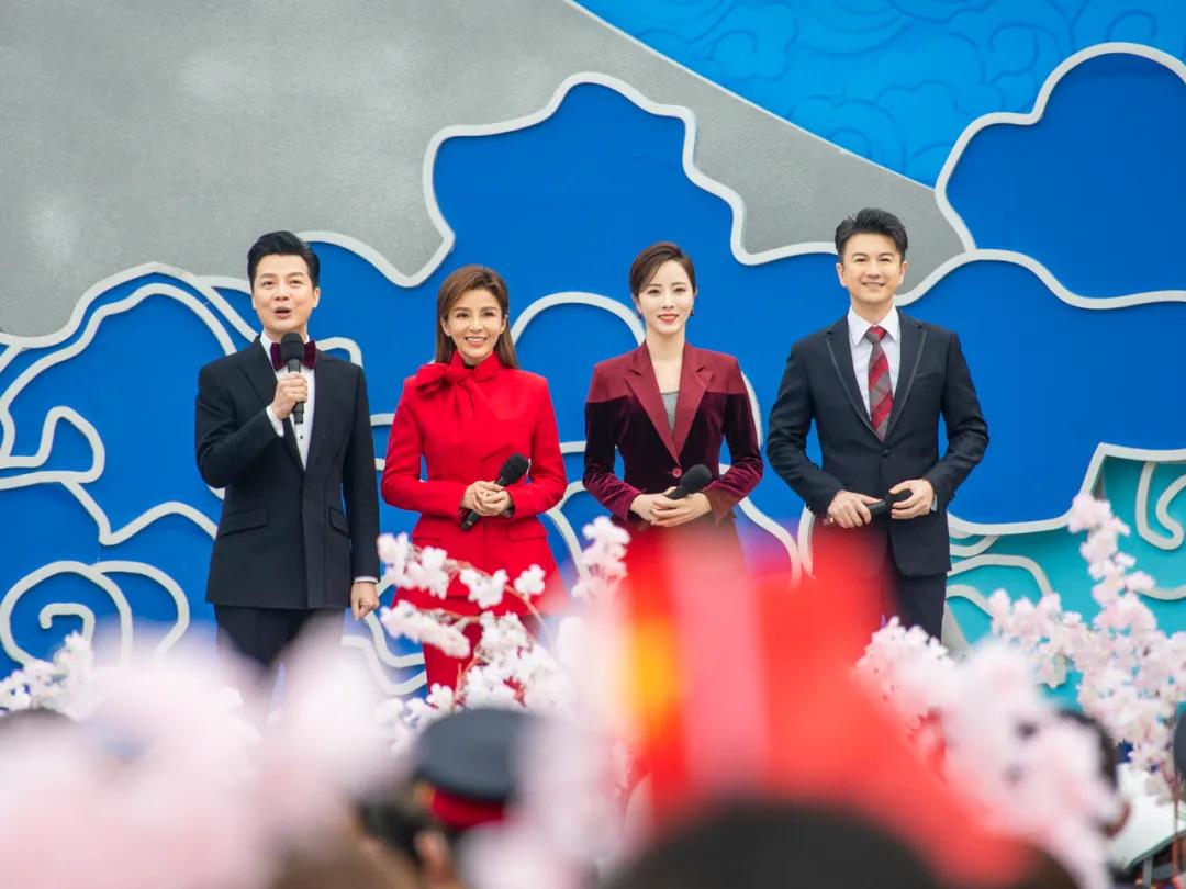 中央广播电视总台"心连心"艺术团到雄安新区慰问演出