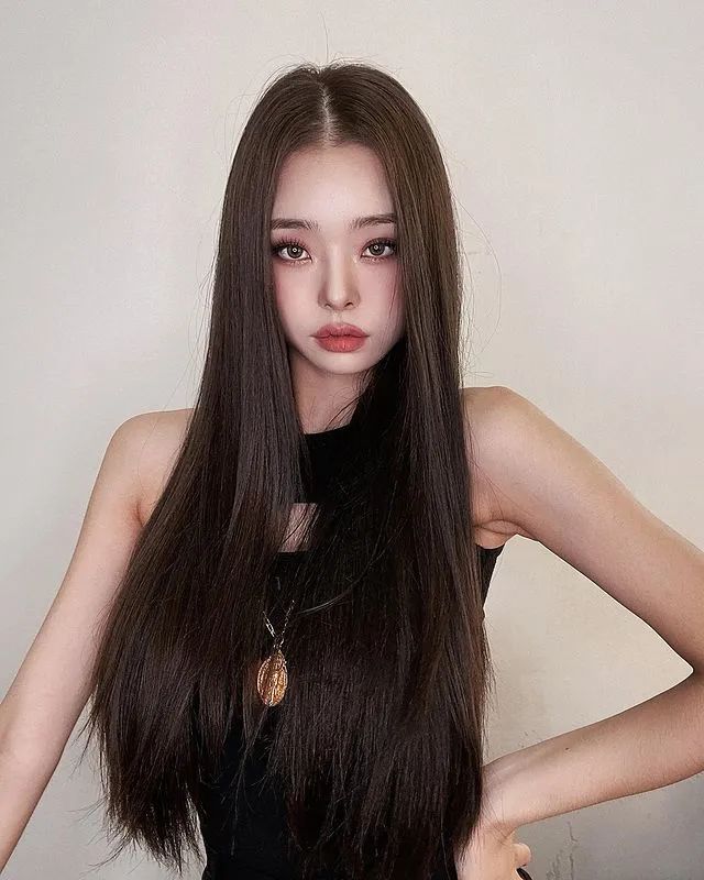 "假jennie"圈粉44w?人间芭比的颜值,53cm的蚂蚁腰:是人间尤物吧