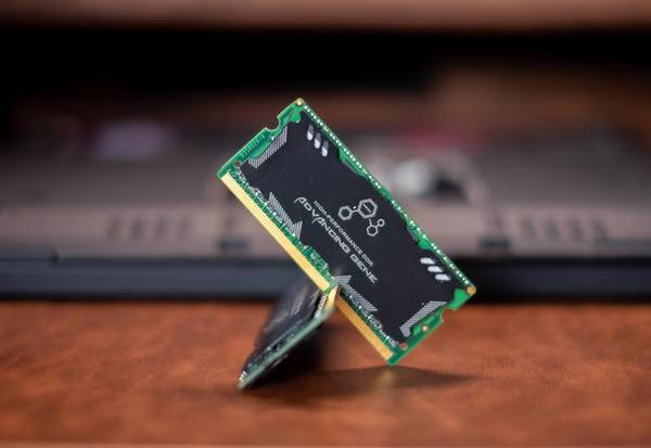 加了散热马甲,瞬间就高大上了。