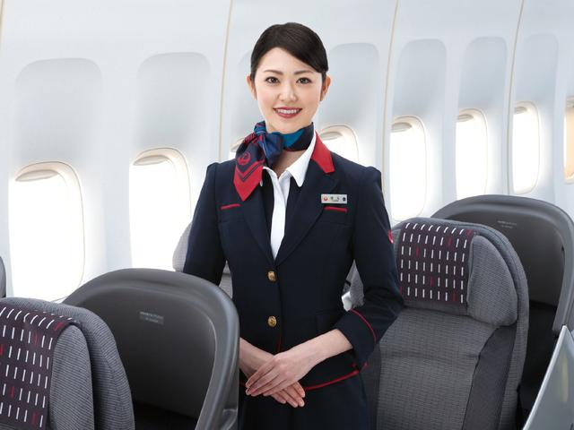 日本空姐,为什么在飞机上要穿丝袜?网友:跟电影中差不多