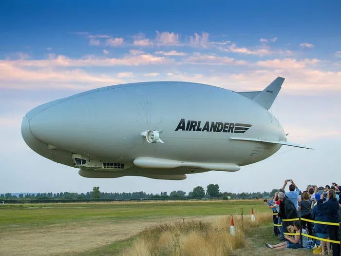 这种airlander 10飞船设计为流线型加圆滚滚外观,不过却可以承受极端
