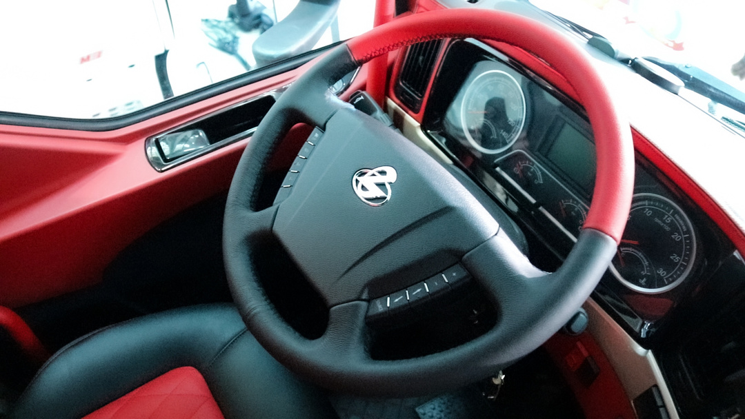 270马力 木地板 套色内饰,这样的乘龙h5载货车你见过吗?__凤凰网