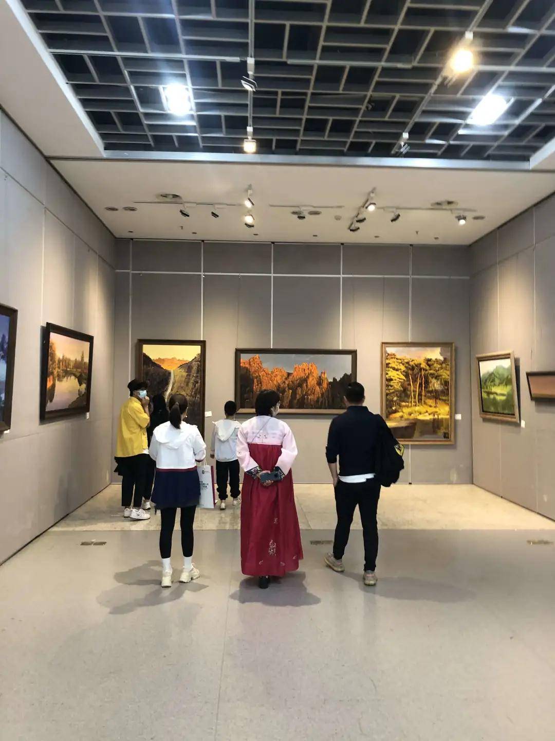 今朝美术馆支持单位:中国民主促进会丹东市委员会民进山西开明画院