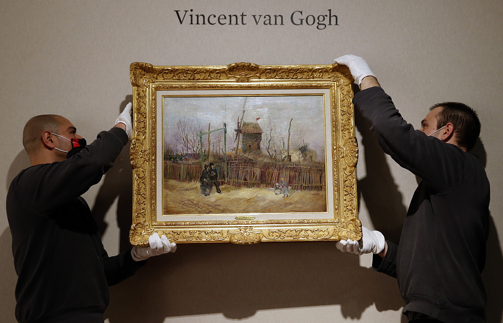 当地时间2021年3月16日,法国巴黎,德鲁奥拍卖行展出荷兰后印象派代表画家文森特·威廉·梵高创作于1887年的画作《蒙马特街景》。苏富比团队将通过视频的方式在巴黎、纽约、和香港三地举行线上拍卖。鉴于蒙马特系列的稀有性,该画作的估价达五到八百万欧元。