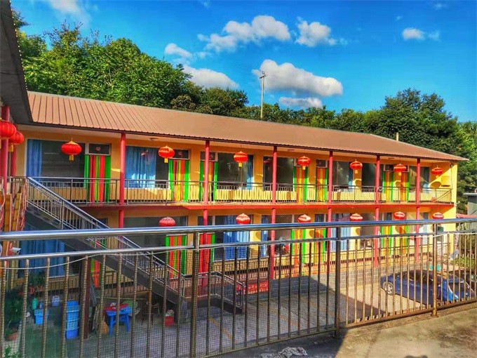 密云雾灵山庄上人家农家院,门前小河从未干涸,抓鱼摸虾童年记忆