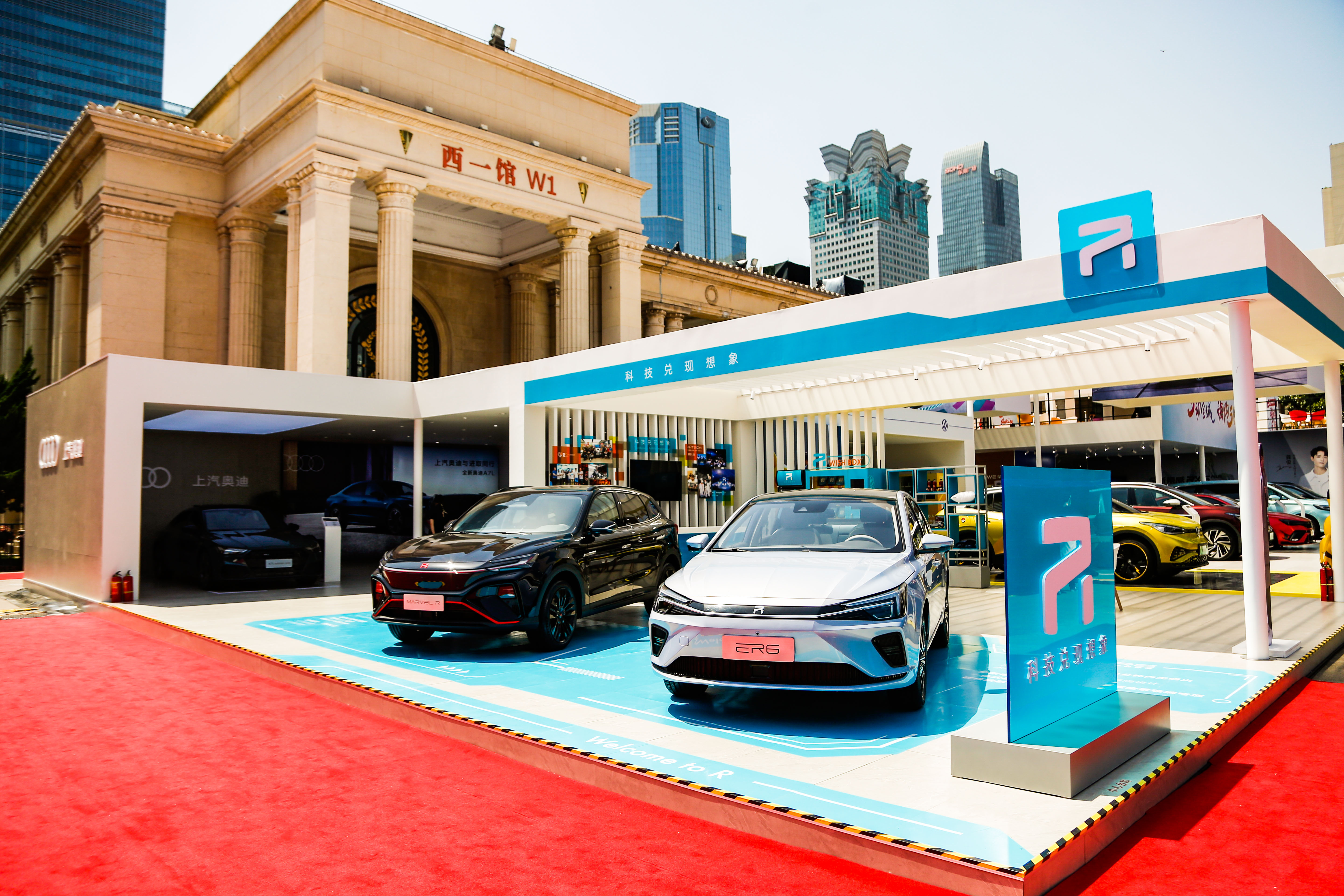 车展归来连轴转 上汽五五购物节推千台五折车 豪华智己l7越开越新