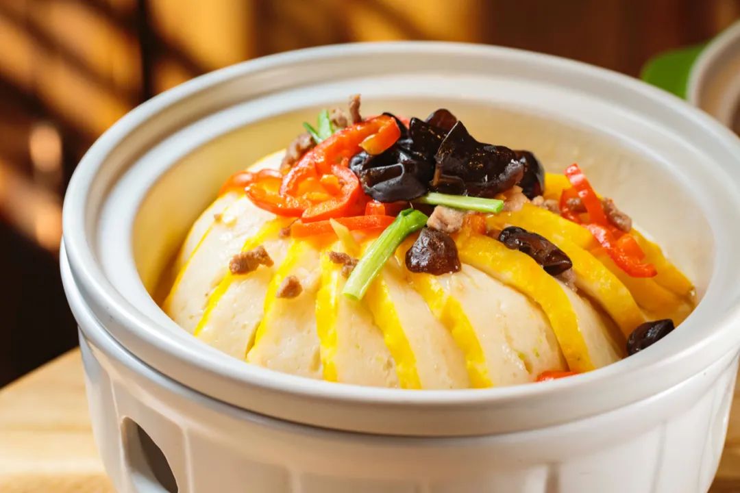 说起荆州,外地人最熟悉的应该还是《三国演义》:刘备借荆州——有借无