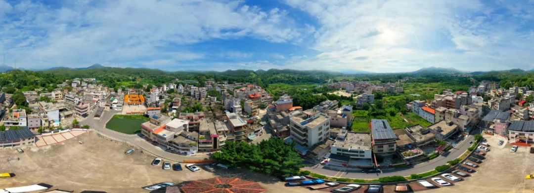 丰顺县埔寨镇采芝村,全村5000多人,历史上人才辈出.