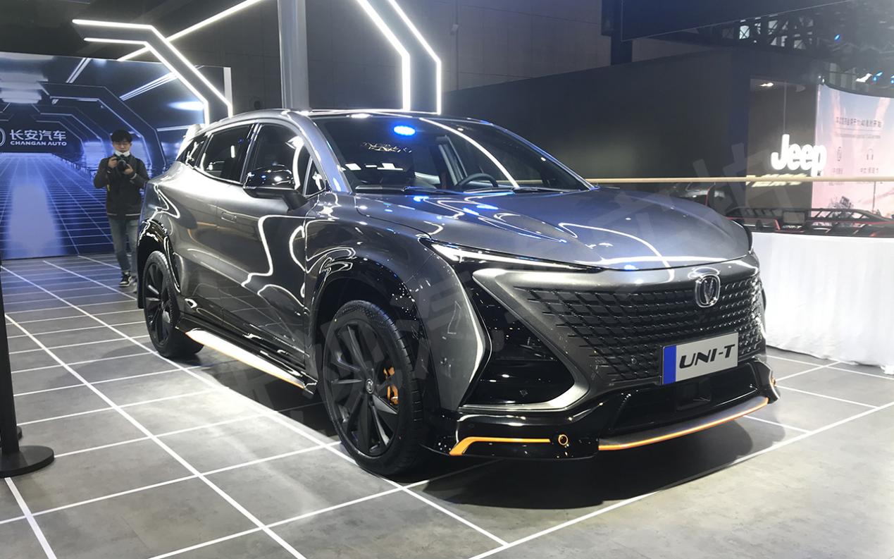 上海车展实拍长安unit运动版配专属运动套件15万内最帅suv