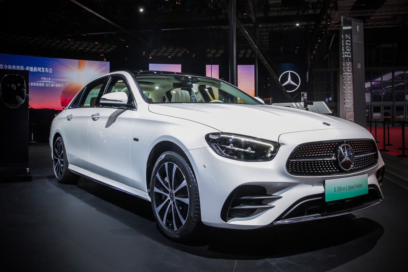 梅赛德斯奔驰携四大子品牌豪华矩阵闪耀2021上海国际车展