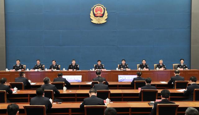 图片说明：3月12日，公安部直属机关传达学习全国两会精神干部大会召开，国务委员、公安部党委书记、部长赵克志出席并讲话。张建鑫 摄