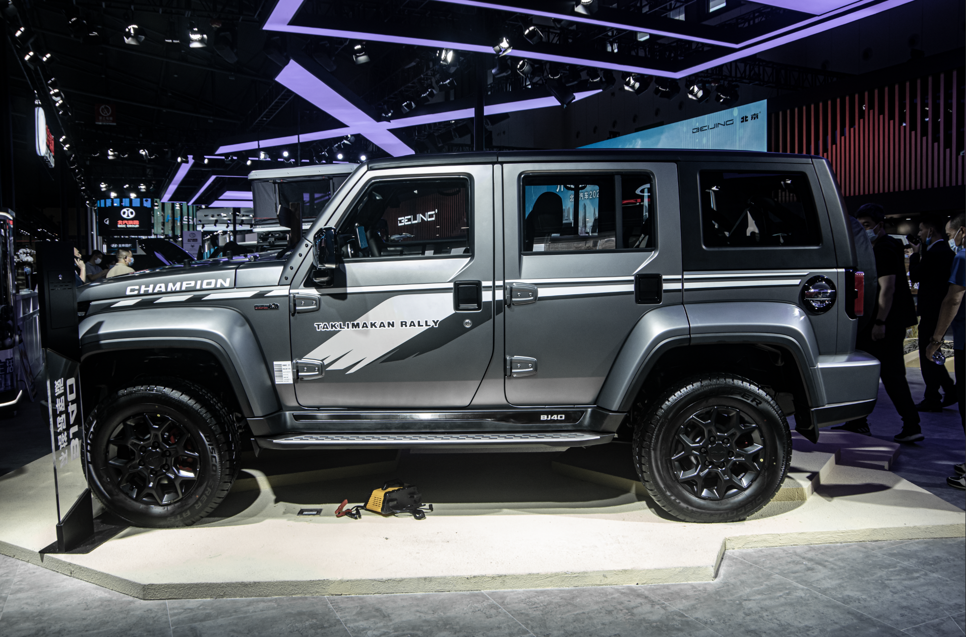 2021成都车展限量2021台的bj40我摸到了三把锁的纯硬汉