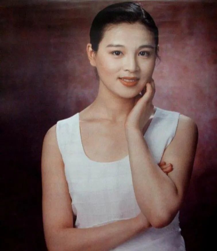 图集|上世纪八九十年代的挂历女郎,美翻