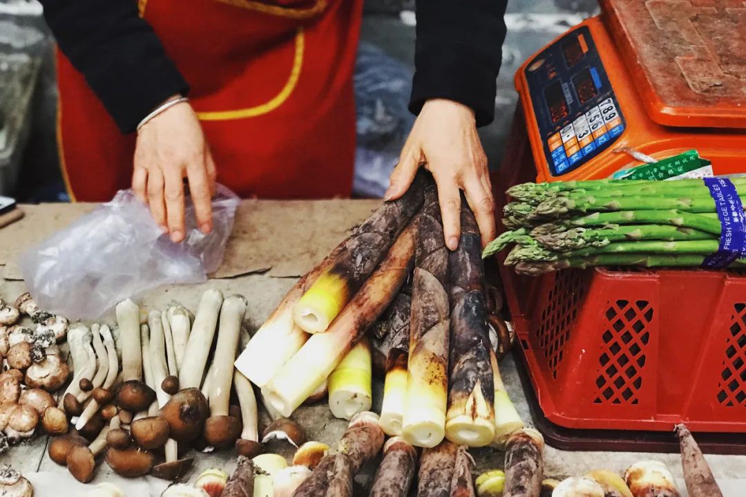 感受人间烟火，周末逛逛菜市场