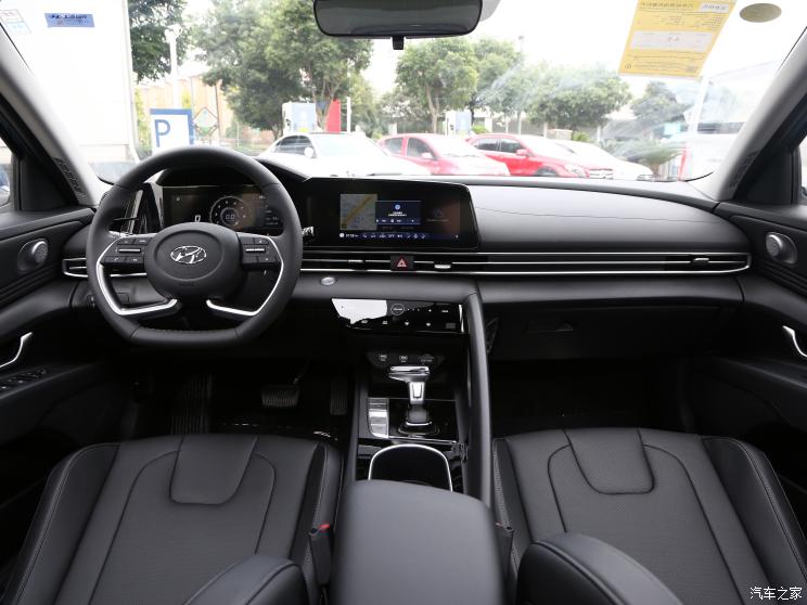 北京现代 伊兰特 2021款 1.5l cvt glx精英版