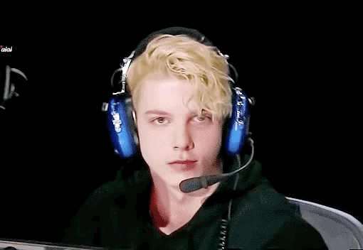 看了诺言我探究了下真实的电竞男主长什么样