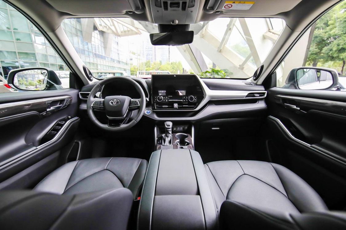 车长轴距增加60mm,一箱油跑一千公里,全新丰田汉兰达还能热卖吗_凤凰