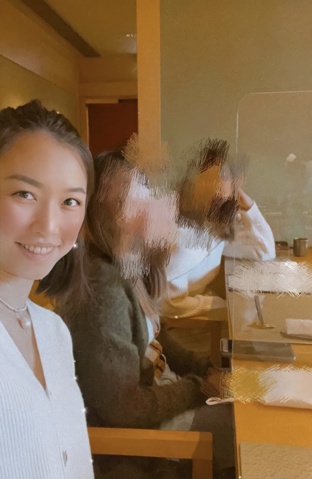 霍家三少霍启仁和女友好事将近三兄弟年龄最小感情经历最丰富