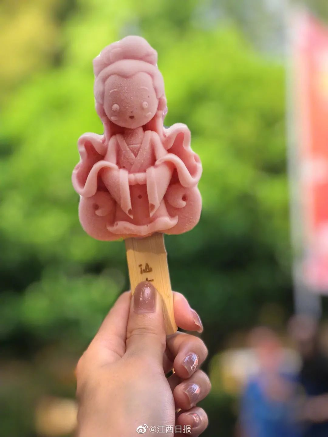 造型文创雪糕,深谙潮玩的设计方法,不仅造型q萌,还时不时玩一把cp营销