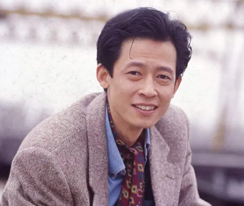 《无悔追踪》里的教书匠冯静波.