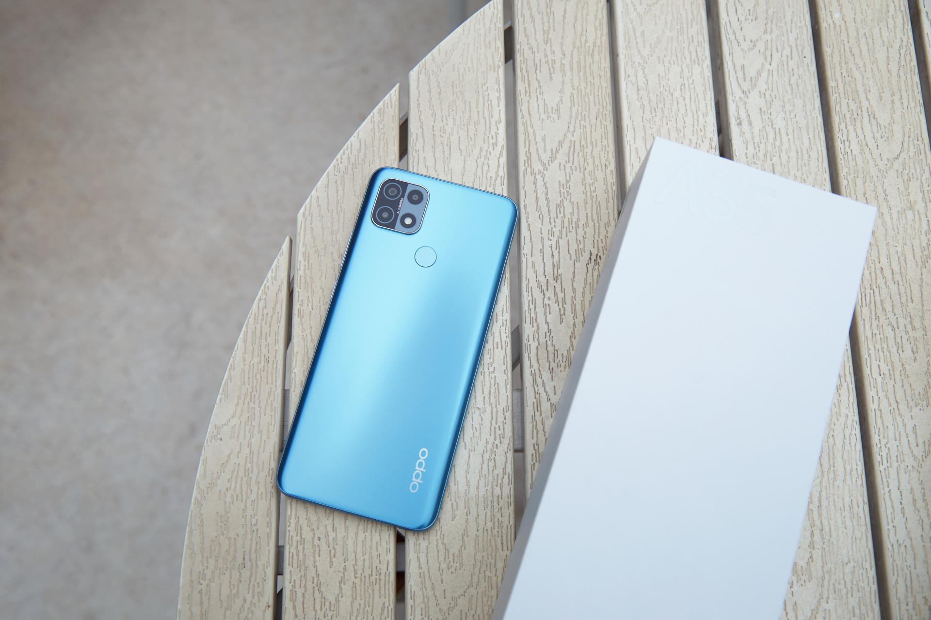 a35和所有该系列的机型一样,除了oppo a35手机本体之外,标配了一颗