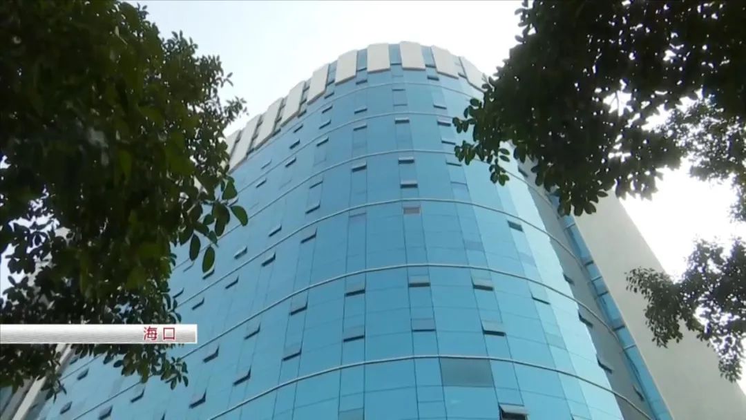 信乐物业公司方面表示,海口鸿泰大厦原先是一栋烂尾楼,没水没电也没