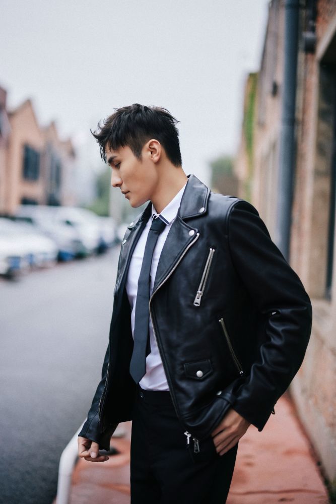 陈昊最新写真释出 网友:行走的荷尔蒙!__凤凰网