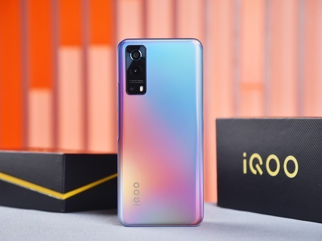 iqooz3京东现货热销中购机可享白条3期免息