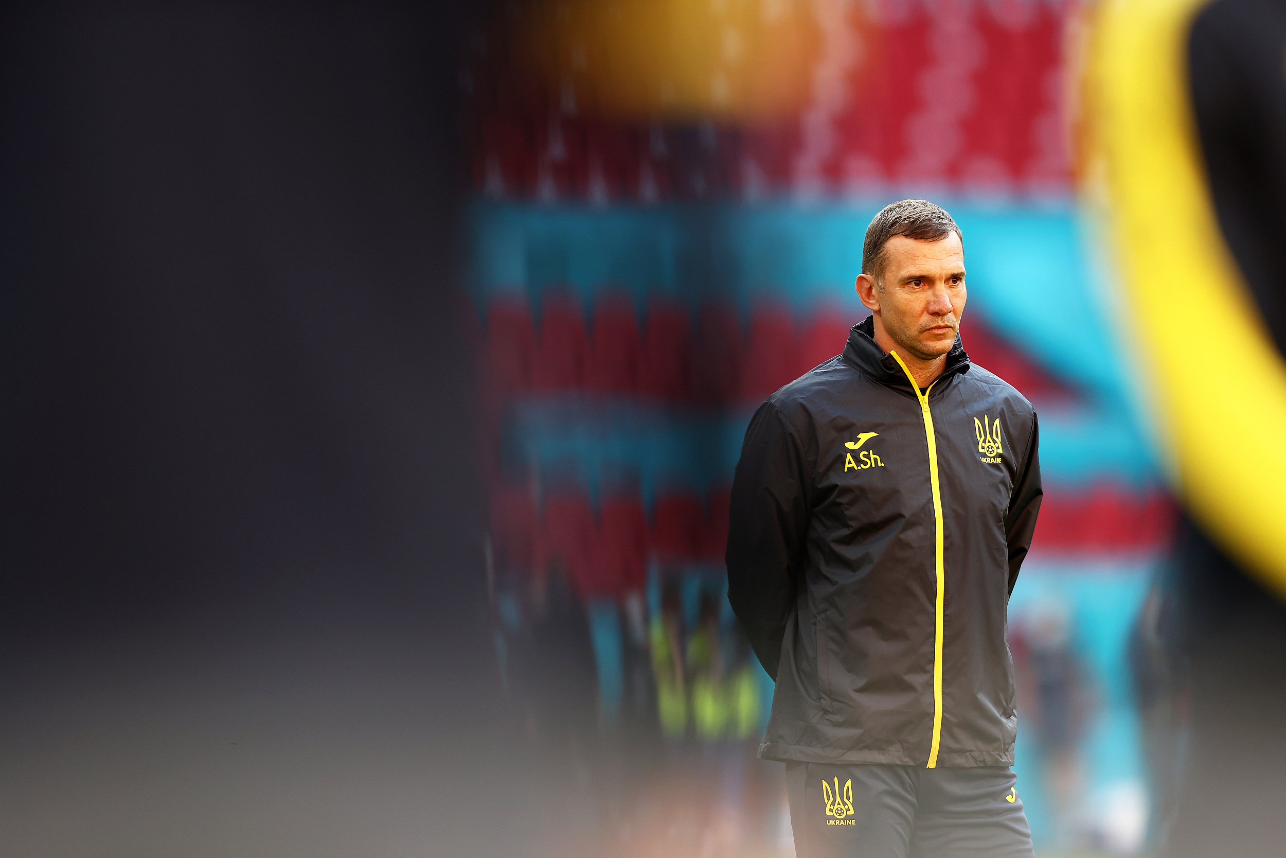 特写|5年重塑乌克兰足球,教练席上的舍甫琴科帅气威严