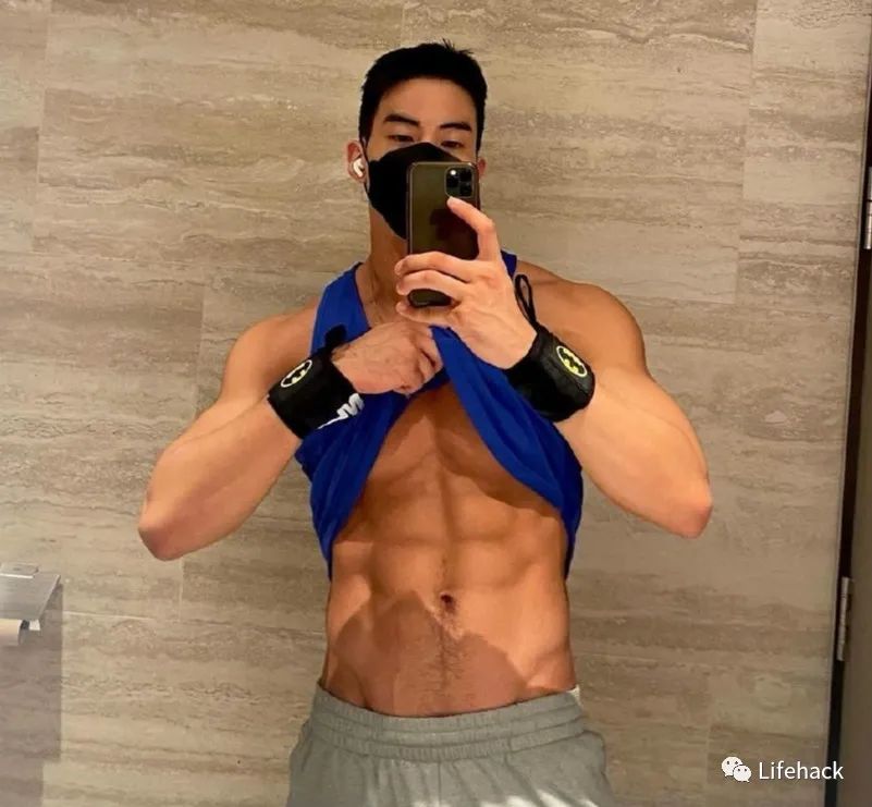 天呐 这是只存在于漫画里的肌肉男菩萨么 凤凰网