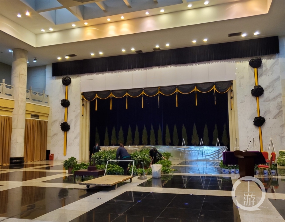 长沙市民沿途送别袁隆平,灵车已抵达明阳山殡仪馆