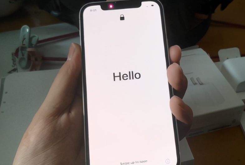 iphone激活界面重新设计:毛玻璃 手写字__凤凰网