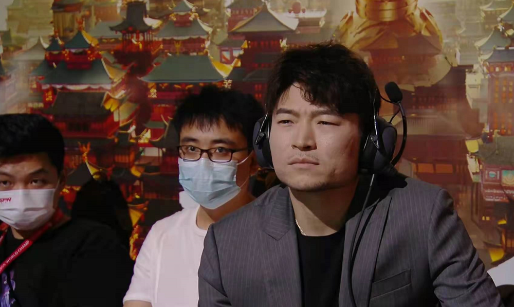 qgfly支支吾吾不敢说目标,老林称就是要进总决赛,还拍了桌子