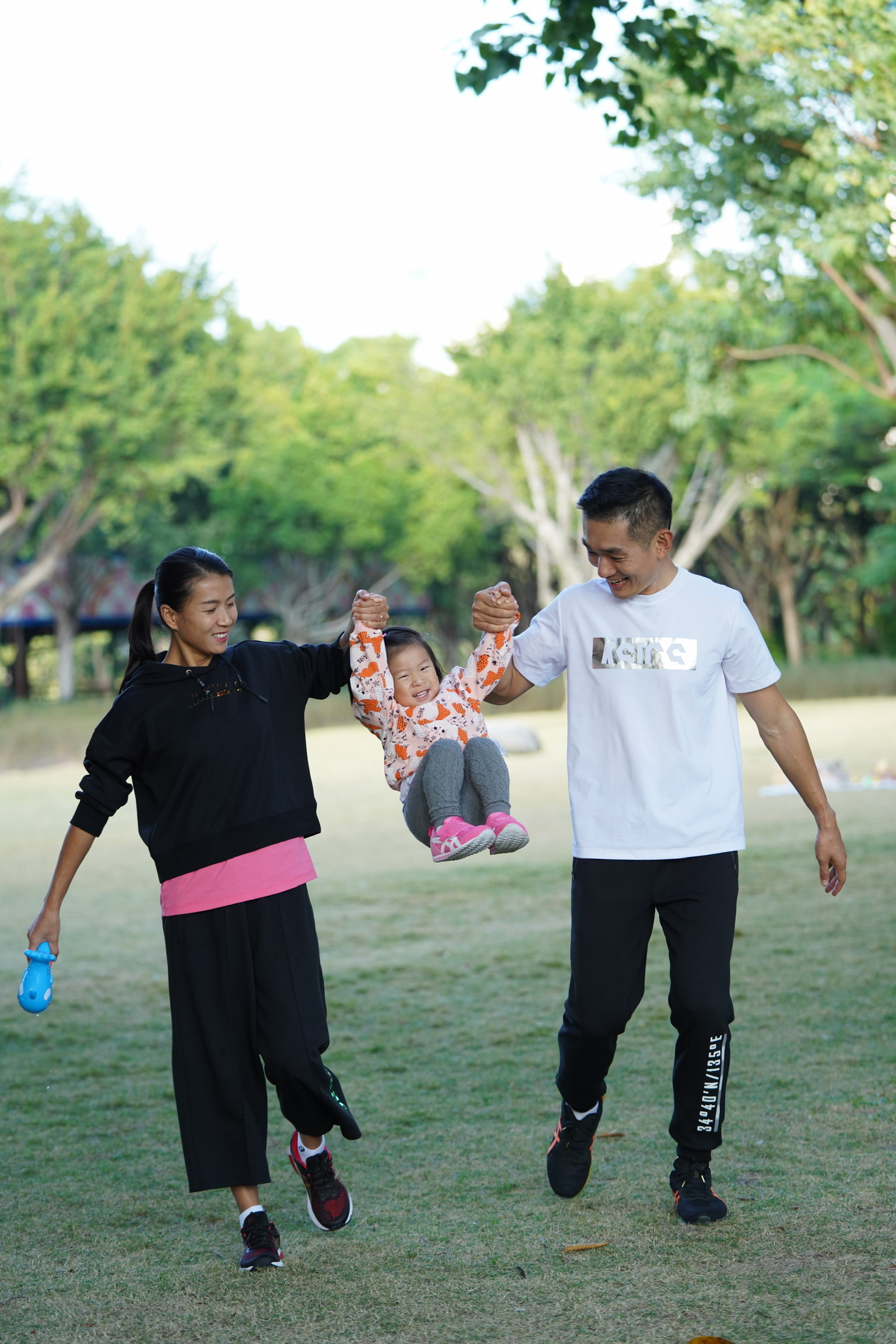 刘虹一家三口。