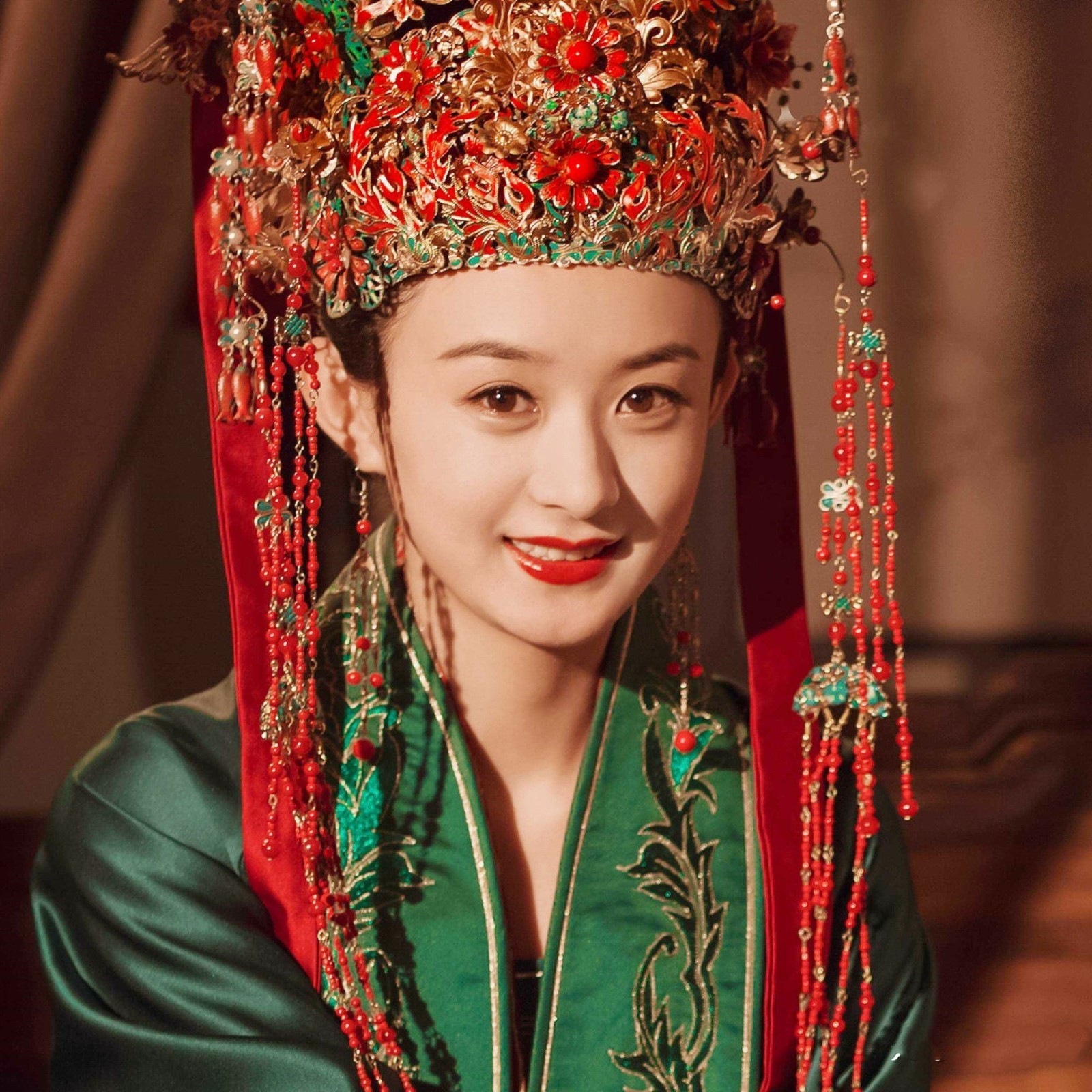 从剧中可以看出,明兰新娘扮相是非常考究的,并不像普通古装电视剧里的