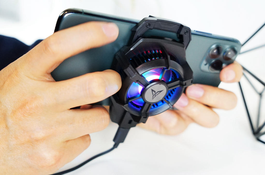 分分钟能让iphone凉下来,飞智蜂翼2pro:告别发热掉帧