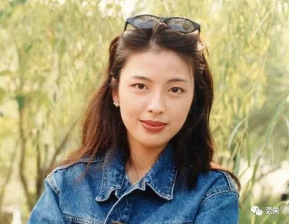 而年轻时的罗美薇虽然算不上标准意义上的美人,比起张学友,颜值还是出