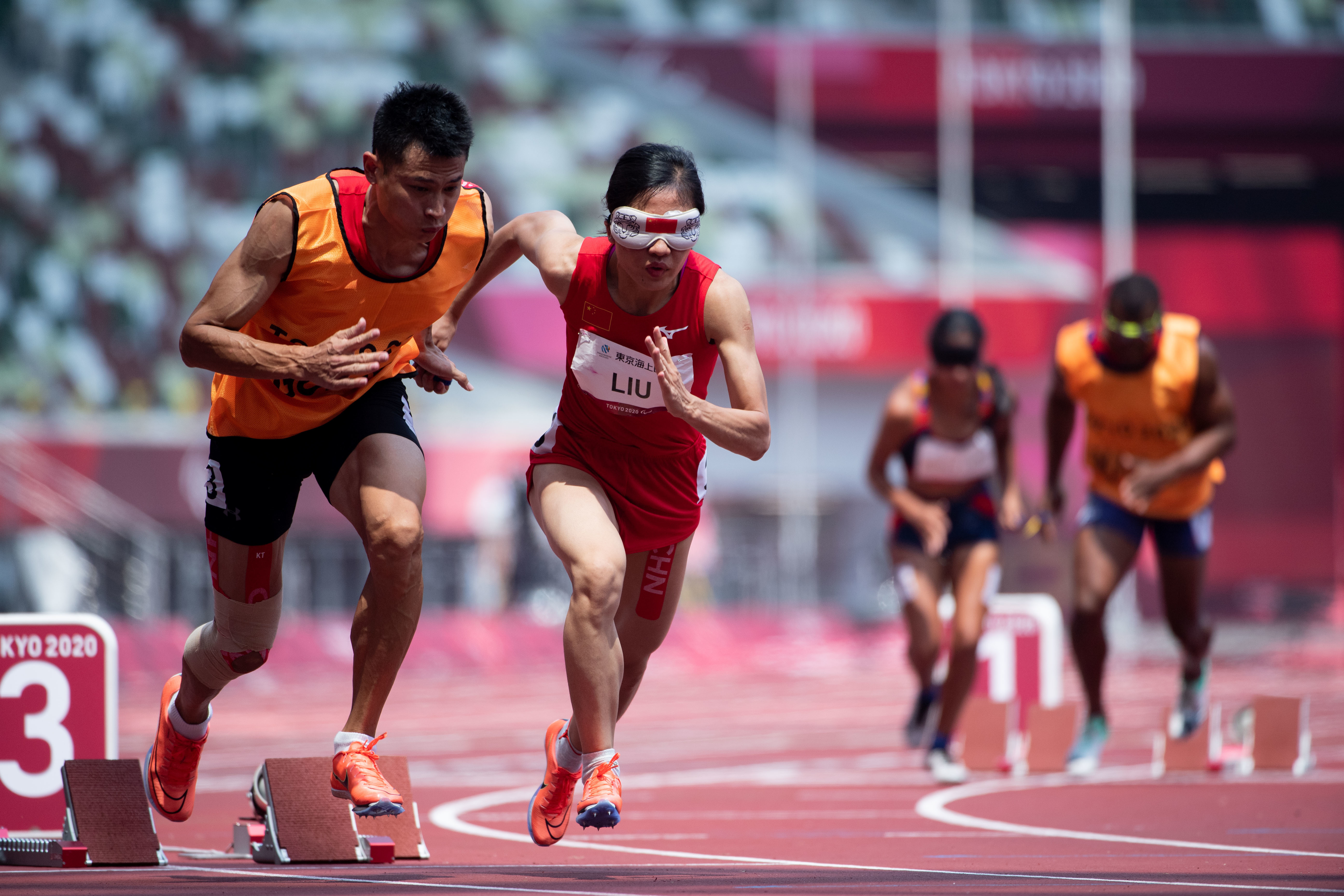 (东京残奥会)田径——女子400米t11级:刘翠青刷新残奥会纪录夺冠(2)