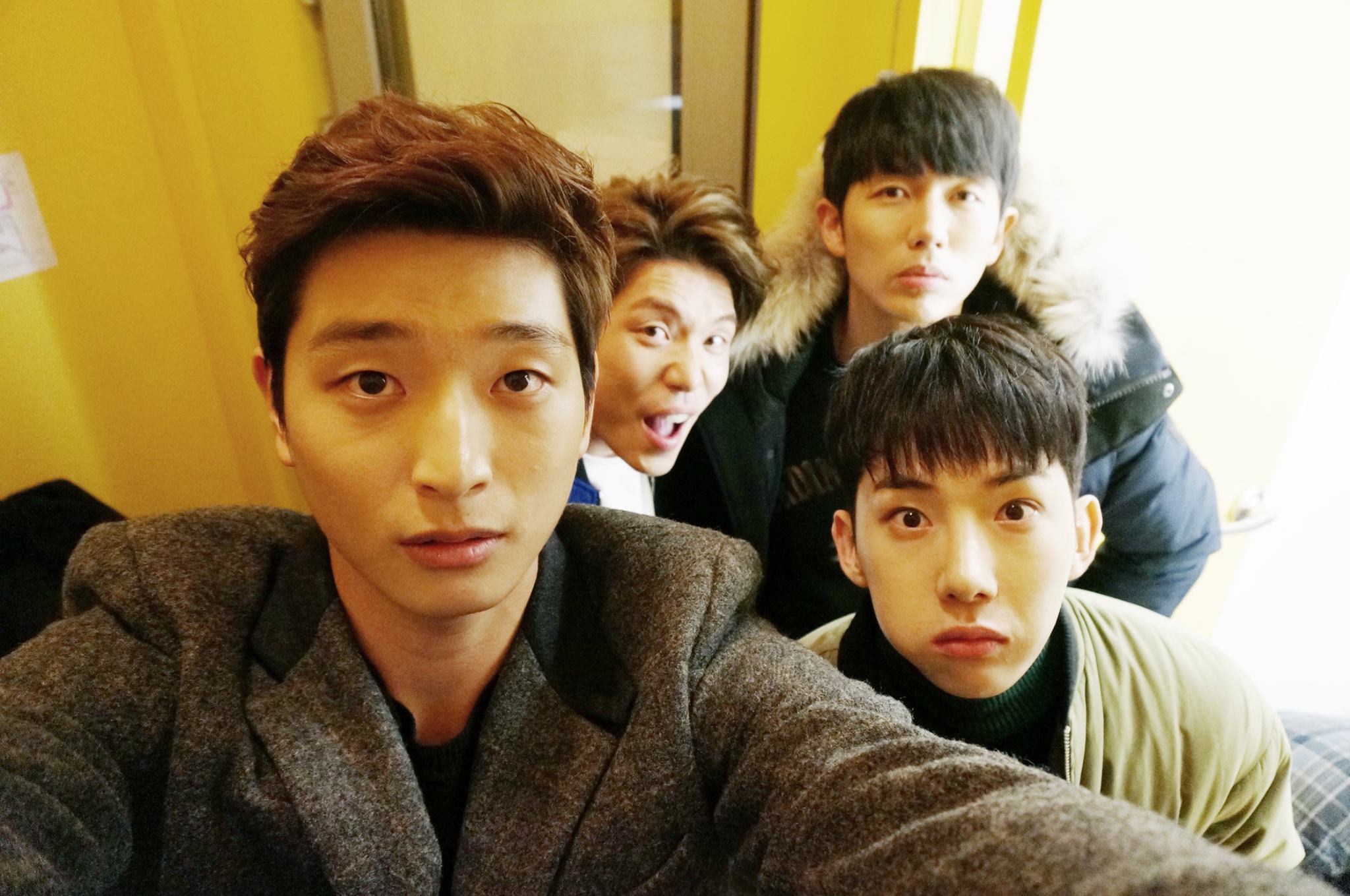 完成新碟封面拍摄2am相隔7年完整体回归