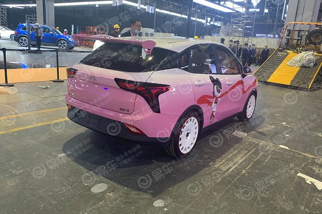 2021上海车展探馆:哪吒v多款个性改装车_凤凰网汽车_凤凰网