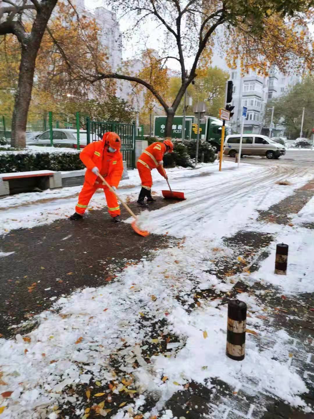 长春环卫工人扫雪图片