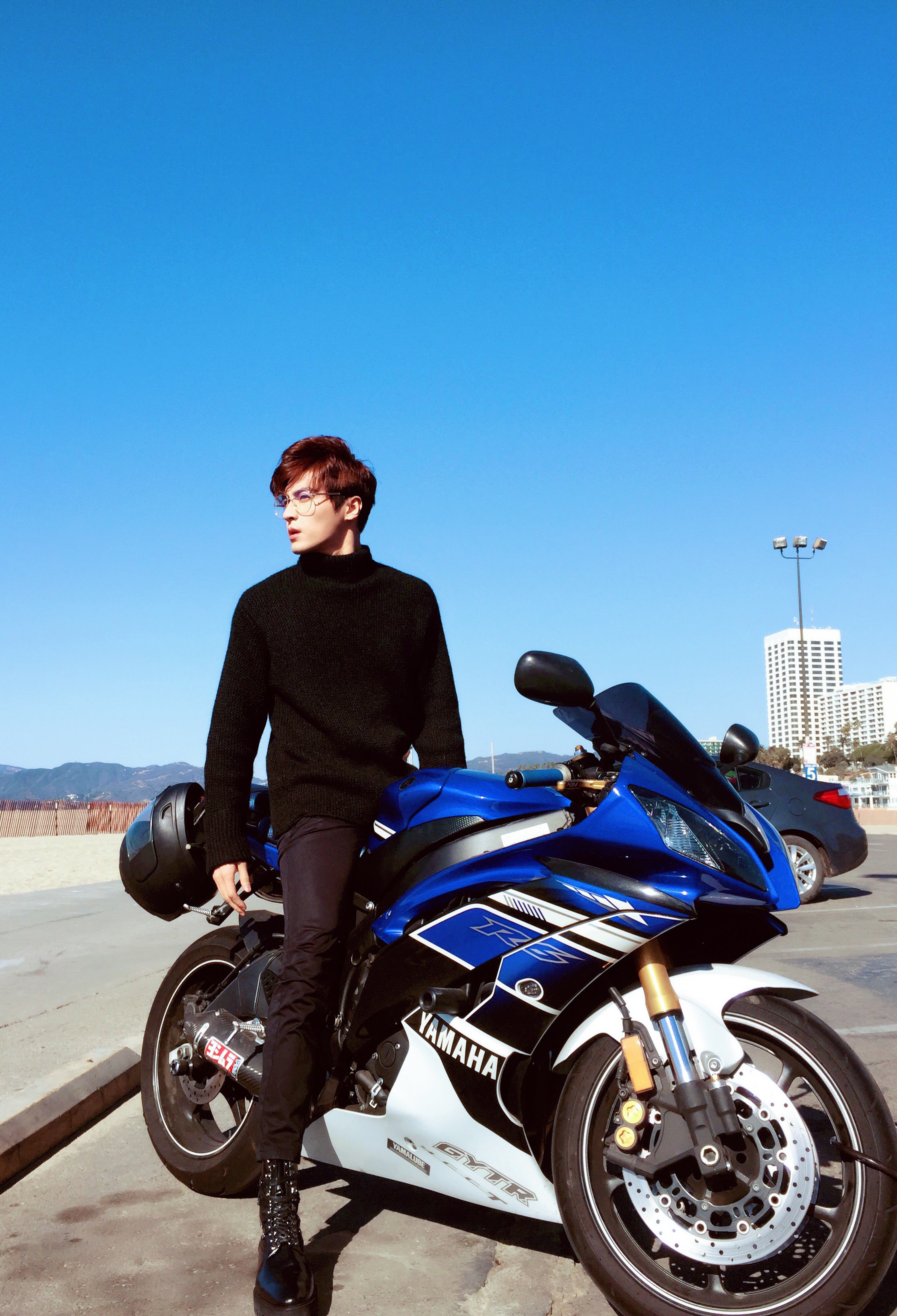 "戴"头大哥高泰宇 氛围感帅哥圈粉无数